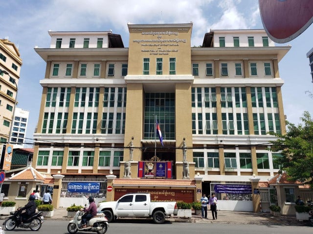 Two Kampong Chhnang Police Officers Jailed over Land Grabs in Flooded Forest