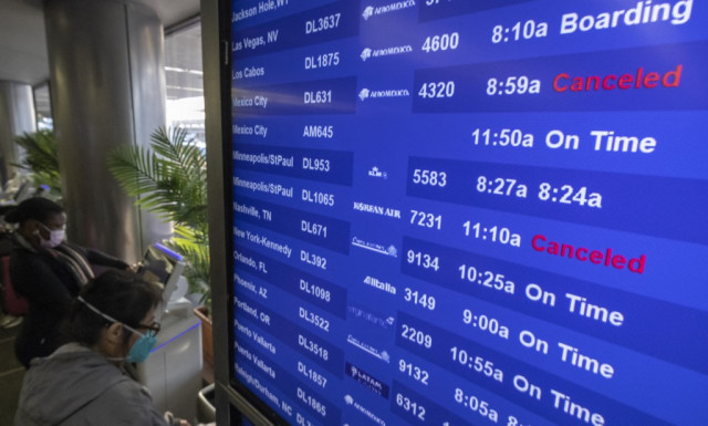 6,300 flights scrapped as Omicron hits Christmas weekend travel