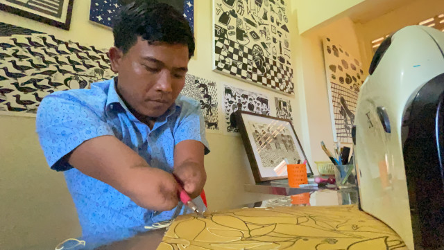 Artist with Physical Disability Struggling through Pandemic, Remains Optimistic