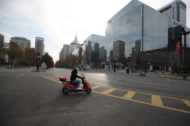 Xi'an residents complain of food shortages as lockdown drags on