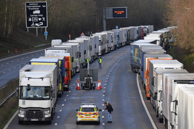 UK puts new 'smart motorways' on hold