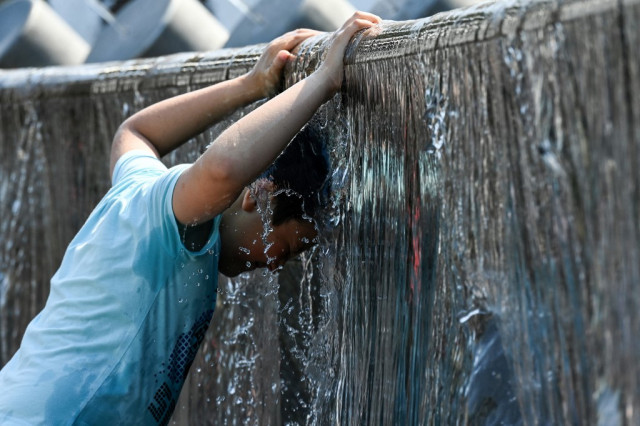Climate change worsening toll of humid heat on outdoor workers: study