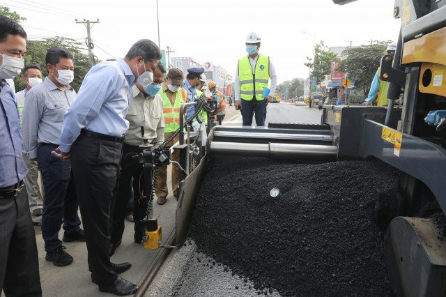A Japanese Firm Invites Cambodia to Recycle Plastic Waste into Road Construction Material