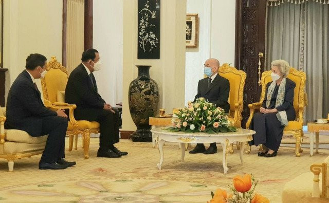 PM Hun Sen Told King and Queen Mother that Hun Manet will Take Over