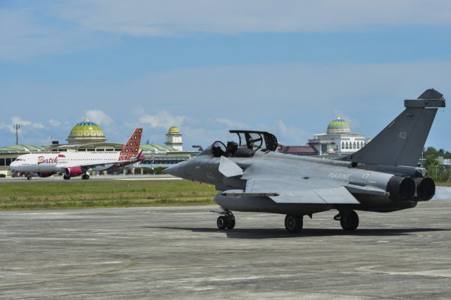 Indonesia signs deal with France to buy 6 Rafale warplanes