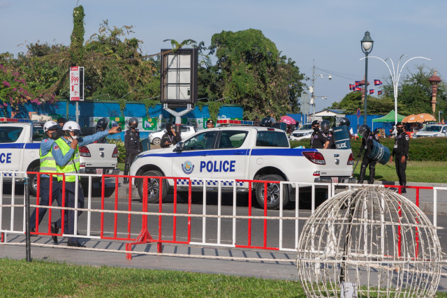Authorities Detain 64 NagaWorld Strikers, Force Them into Quarantine Center