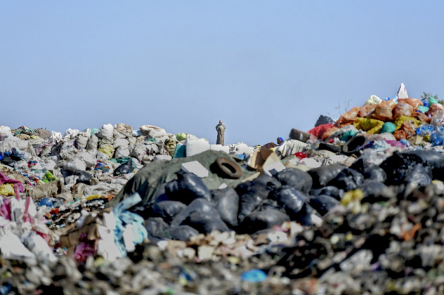 UN agrees to create 'historic' global treaty on plastic trash