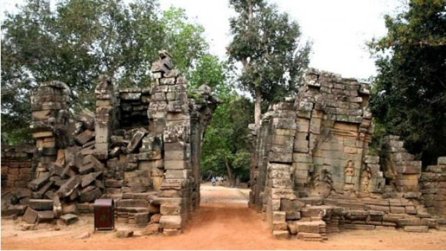 Cambodia begins to restore east gate of tourist attraction Ta Prohm temple