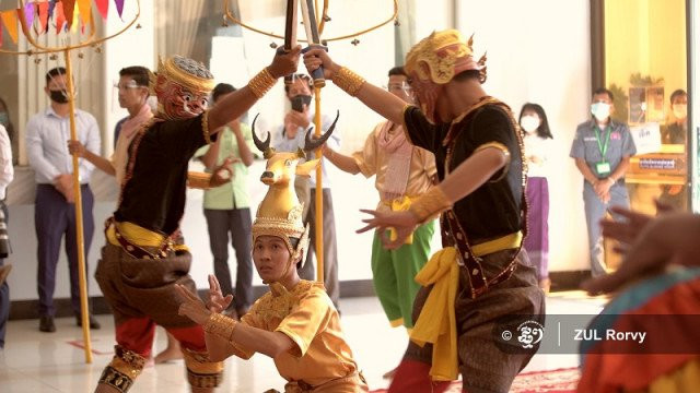 The Tradition of the Trot Dance at Khmer New Year Is Fading Away, Some People Say