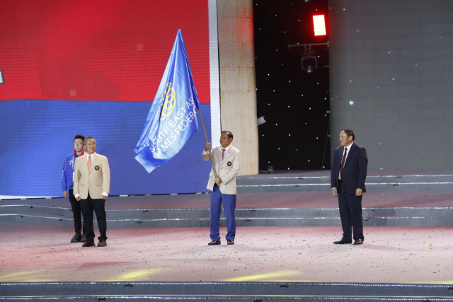 31st SEA Games Closing Ceremony: Vietnam Passes the Torch to Cambodia