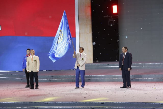 31st SEA Games Closing Ceremony: Vietnam Passes the Torch to Cambodia