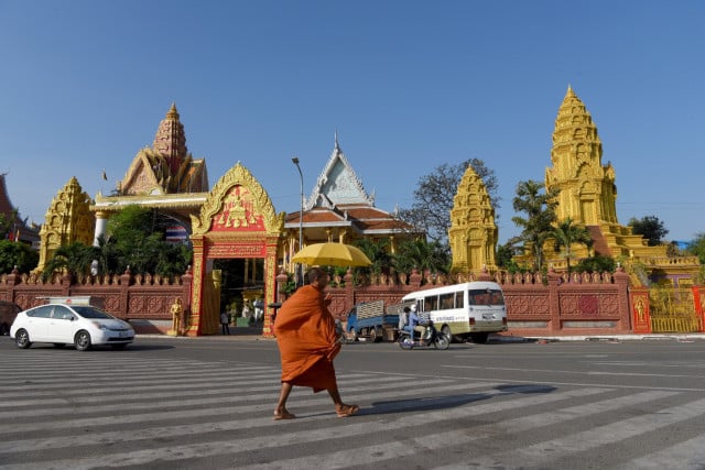 Why Wearing Hats is Not Allowed at Buddhist Pagodas?