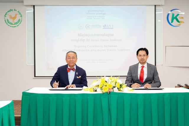 MEMORANDUM OF UNDERSTANDING (MOU) BETWEEN THE KHMER ENTERPRISE (KE) AND THE ASIAN VISION INSTITUTE (AVI) 