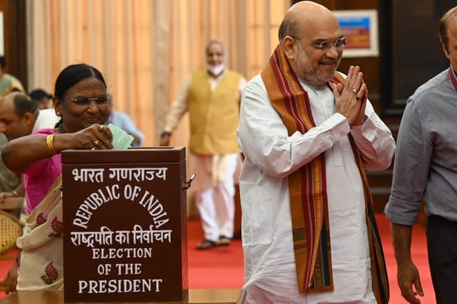 India's parliament begins voting for new president