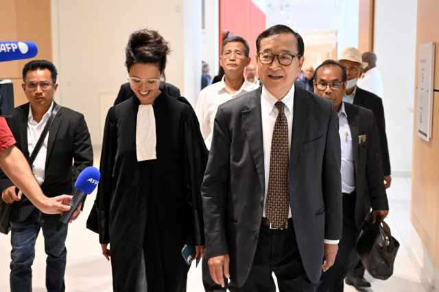 Rainsy Goes on Attack in Libel Case