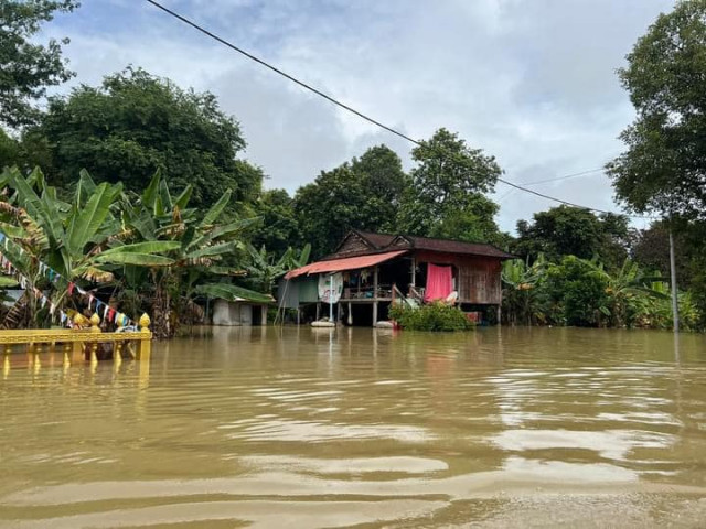 PM Hun Sen Orders Assessment and Measures as Flood Spreads across 22 Provinces