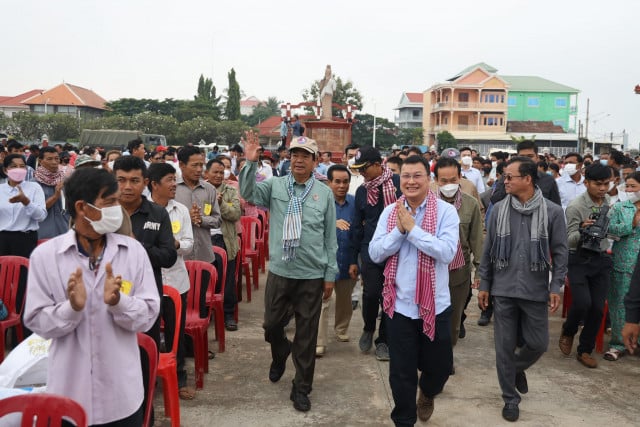 New Minister Visits Flood-Hit Farmers