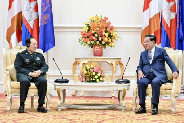 Cambodian PM meets Chinese defense minister