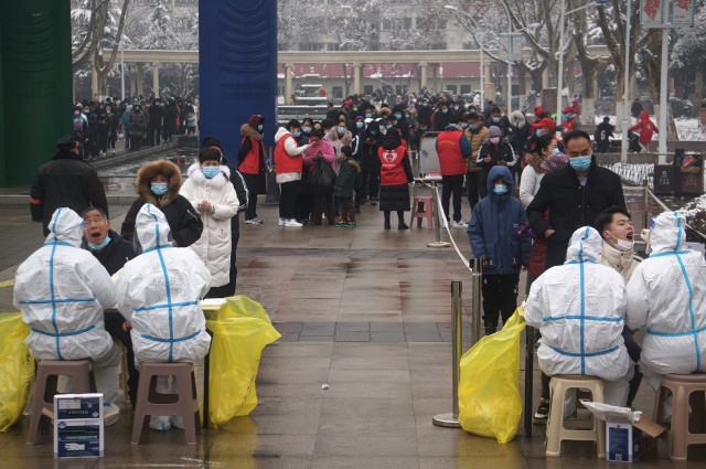 China orders Covid lockdown in Zhengzhou after iPhone factory protests