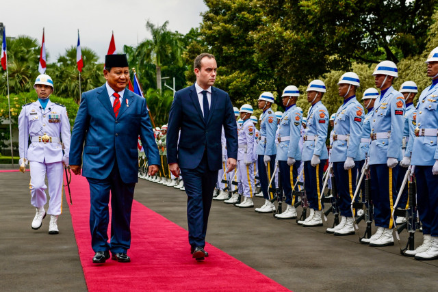 French defence minister praises 'strategic intimacy' with Indonesia