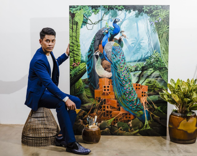 An Artist Raises Awareness of Environment and Wildlife through his Paintings