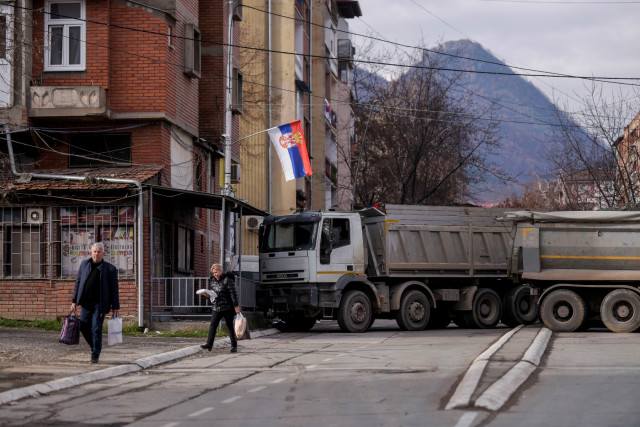 Tension soars as main Kosovo border crossing with Serbia closed