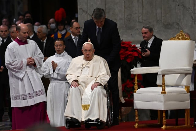 Pope hails 'beloved' Benedict as Vatican releases photos of body