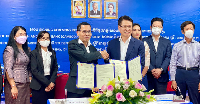 WOORI BANK (CAMBODIA) PLC awards 100 scholarships per year to students on MOU signing with ROYAL UNIVERSITY OF PHNOM PENH