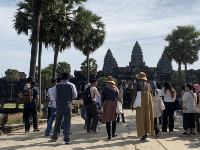 China's pandemic strategy optimization "great boon" for Cambodia's tourism, economy: academics
