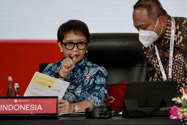 Indonesia tells outsiders not to use ASEAN as 'proxy'