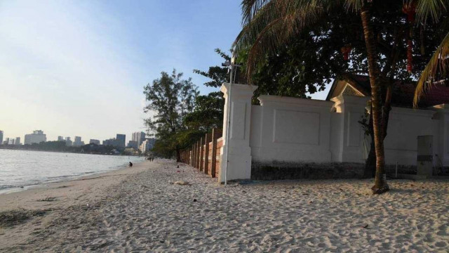 Civil Society Groups, Environmentalists and the Public Ask the Authorities to Look into the Wall Built on Sihanoukville Beach