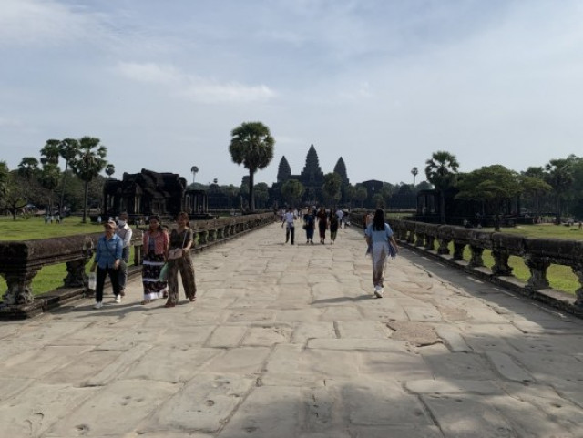 Cambodia welcomes 1st group tour of Chinese tourists after pandemic