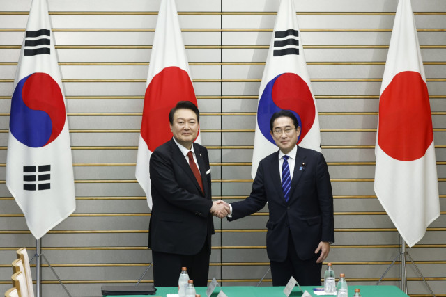 Japan, S. Korea take steps to restore ties as Yoon visits Tokyo