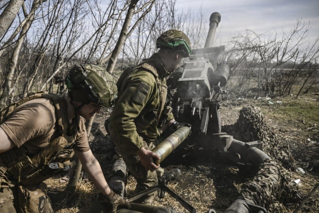 Zelensky pleads for jets, missiles, after visit to frontline