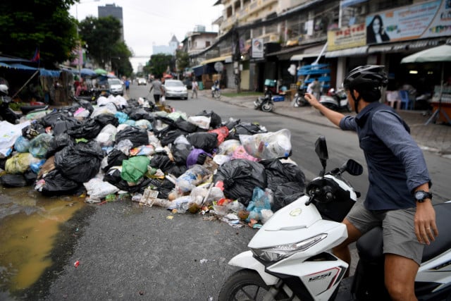 Phnom Penh’s Trash Collection Budget Is in the Red as Many People Fail to Pay their Fees