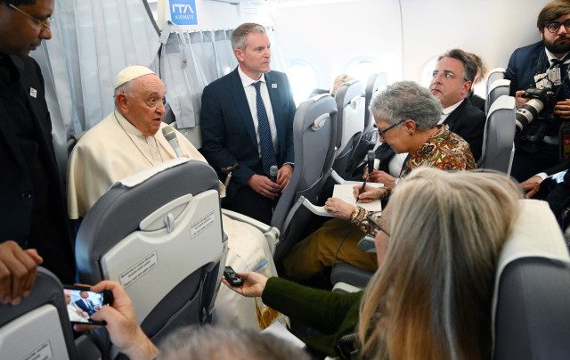 Pope Urges Hungarians to 'Open Doors' to Migrants