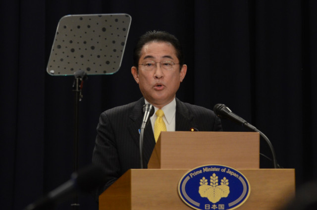 Japanese PM heads to South Korea for landmark summit