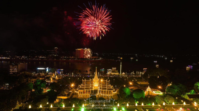 Cambodia Celebrates King's 70th Birthday with Fireworks Show