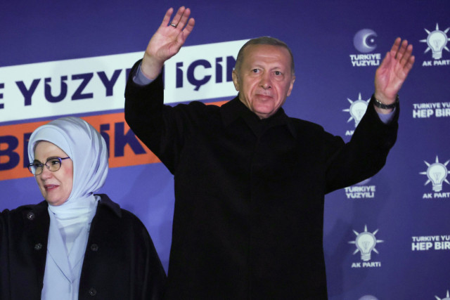 Erdogan Ascendant as Turkey Heads for Historic Runoff