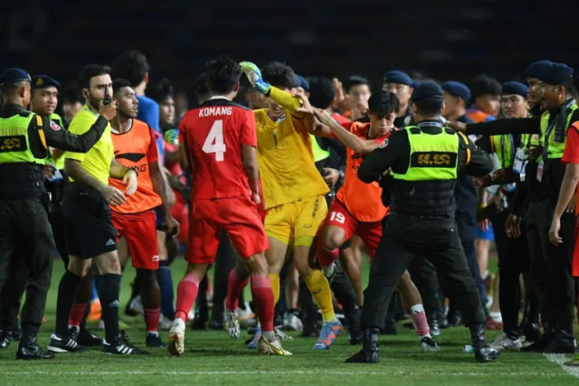 Four reds and two brawls as Indonesia clinch regional football gold