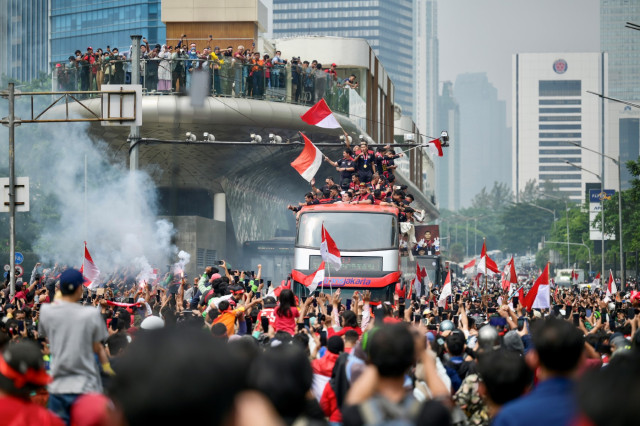 Thousands Line Streets to Salute Triumphant Indonesian Team
