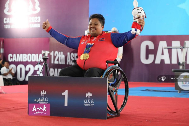 Powerlifter Hoists Tally with Twin Gold Medals
