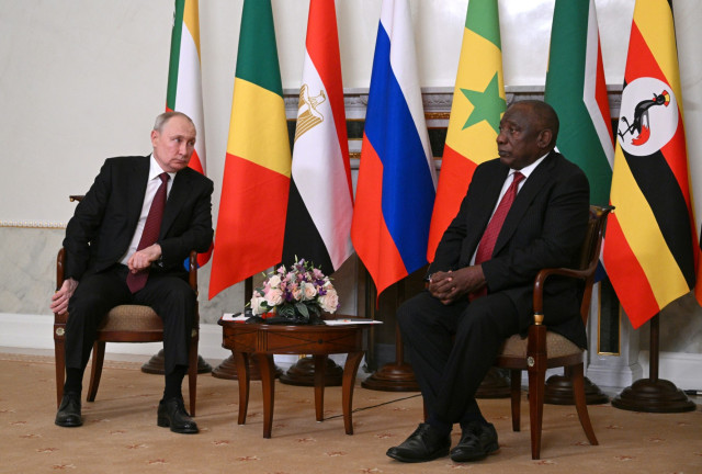 South Africa's Ramaphosa Tells Putin Ukraine 'War Must be Settled'