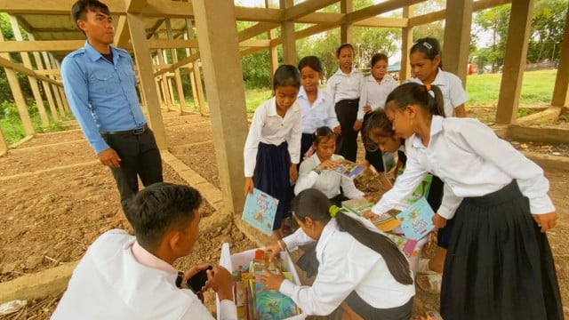 Mobile Libraries Help Rural Students Read