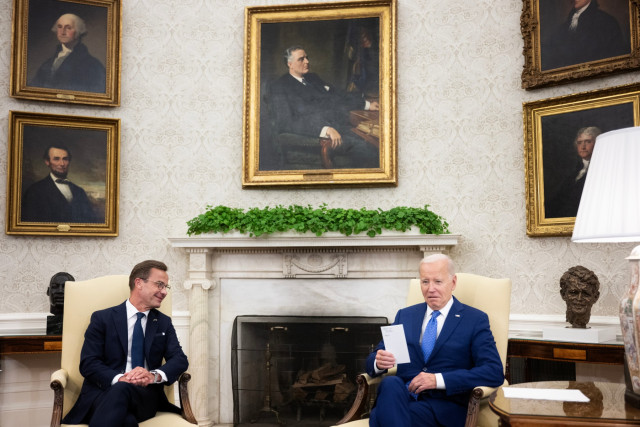 Biden Tells Swedish PM 'Looking Forward' to NATO Bid's Approval