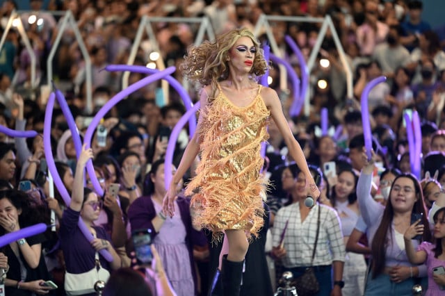 Philippine 'Swifties' flock to Taylor Sheesh show