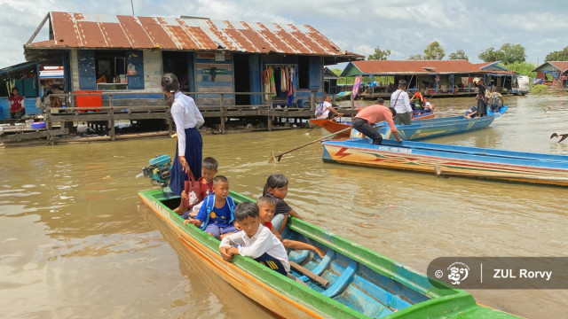 Floating School in Kbal Taol Village Hopes for Donations for Repairs