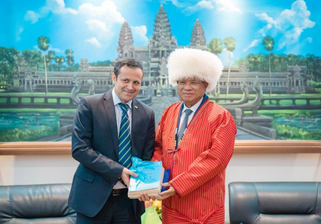 Turkmenistan Wants Direct Flights to Cambodia