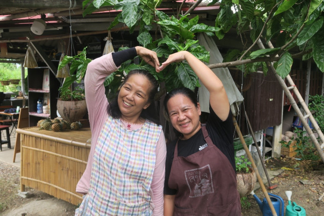 Pi-Nee’s Organic Farm in Thailand: Making Healthy Food and Hosting Travelers from all over the World