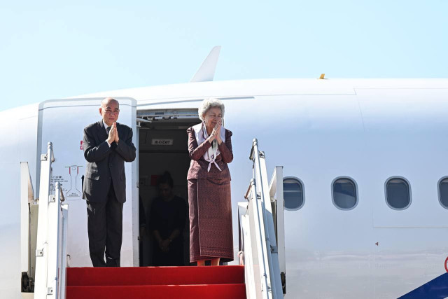 Cambodian King, Queen Mother Visit China for Regular Health Checkup